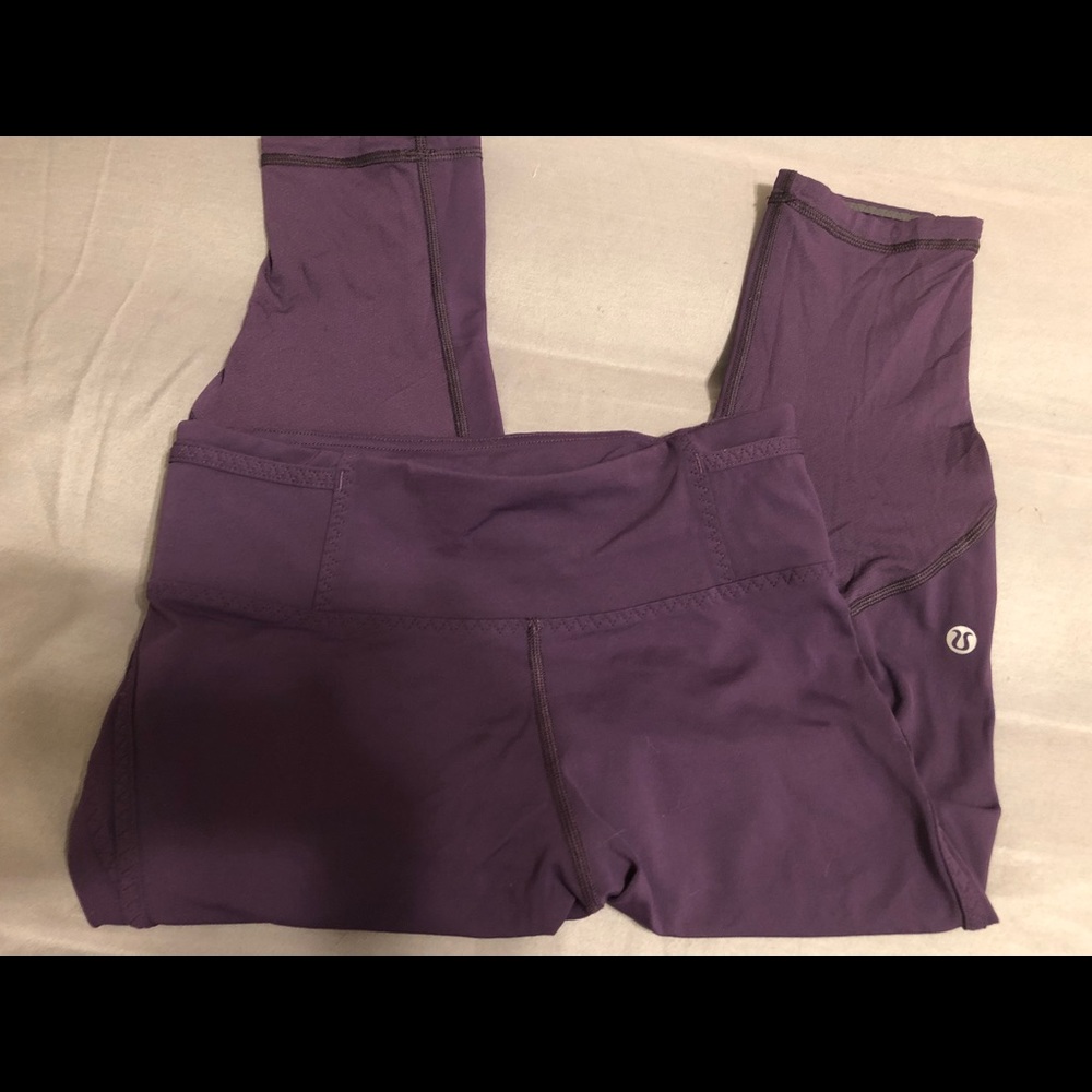 Lululemon deep purple Capri leggings